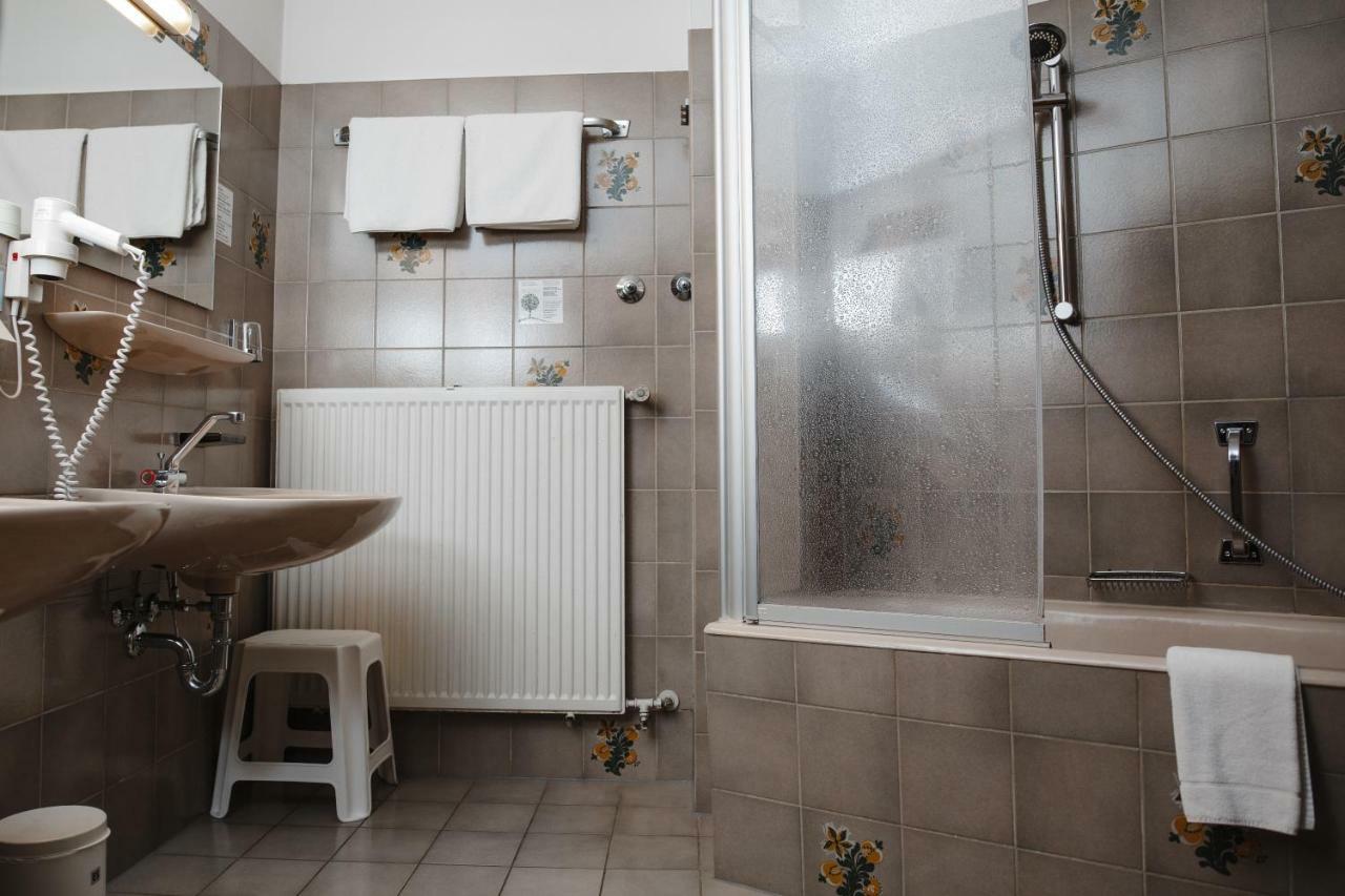Vier Jahreszeiten Hotel 3*